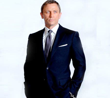 Daniel Craig in a Tom Ford suit, Skyfall. James Bond Suit, Bond Suits, Navy Suits, Midnight Blue ...