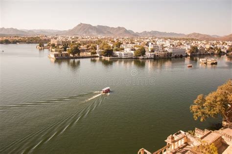 Lake Palace at Pichola Lake Stock Image - Image of sunset, india: 68241599