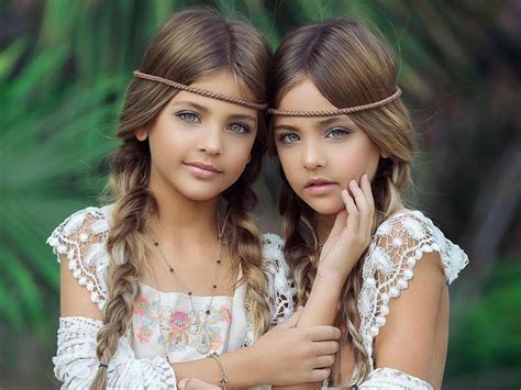 Meet The "Most Beautiful Twins in the World" Who Are Identical and ...