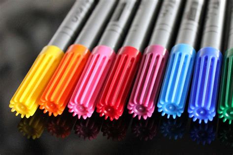 Best Watercolor Markers: For Professionals, Travel, Beginners [2020]