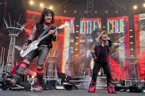 Motley Crue Deliver Wild Stadium Tour Show: Set List, Videos