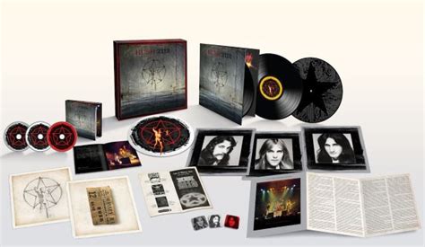 Rush: Unboxing Super Deluxe Version Of '2112' 40th Anniversary Edition (Video) - Blabbermouth.net