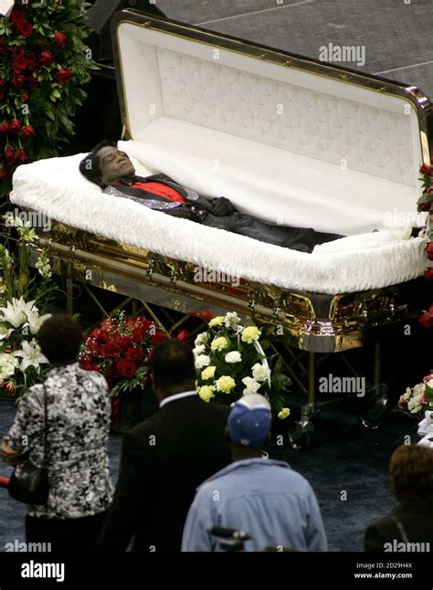 James brown funeral hi-res stock photography and images - Alamy