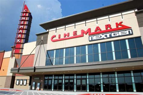 Cinemark to ban large bags in theaters