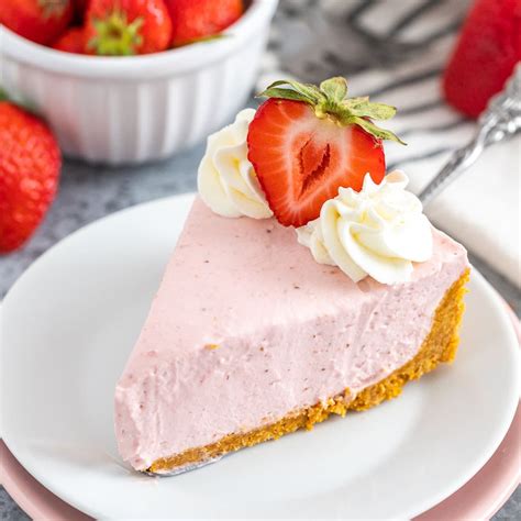 Easy No-Bake Strawberry Cheesecake (Without Gelatin)