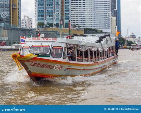 Chao Phraya Express Boat is De Vervoersdienst in Thailand Die Op Chao ...