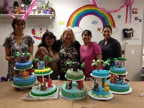 ADVANCED CAKE DECORATING CLASS AWESOME JOB LADIES. YOU GUYS ARE THE ...