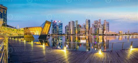 Downtown city skyline at the marina bay, cityscape of Singapore 24311436 Stock Photo at Vecteezy