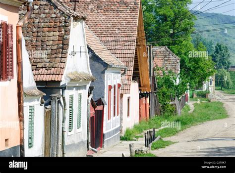 Romania houses hi-res stock photography and images - Alamy