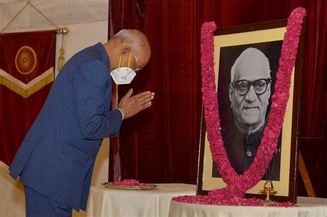 President of India pays floral tributes to Shri V.V. Giri on his Birth ...