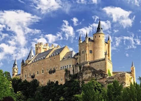 Alcázar de Segovia, Segovia, Castilla y León, Spain | Castillos, Paisajes de españa, Viajar por ...