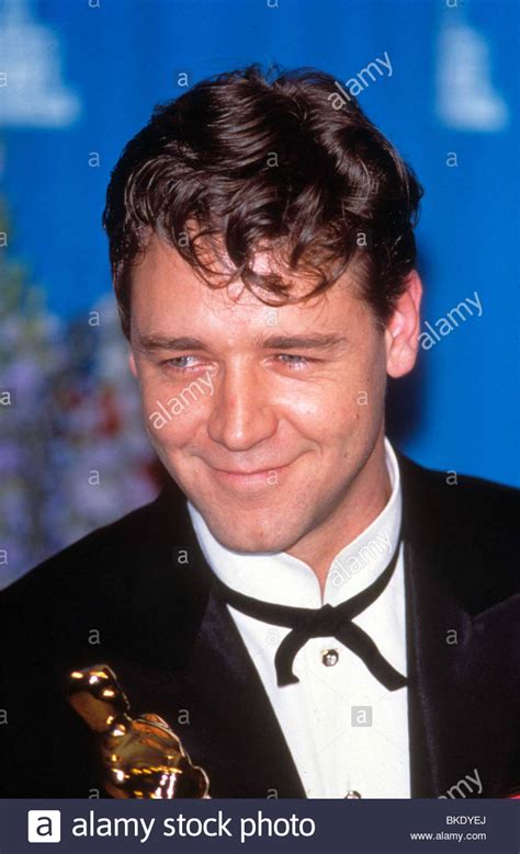 OSCAR-THE AWARDS (THE OSCARS) (ACADEMY AWARDS) 73RD ACADEMY AWARDS-2001 RUSSELL CROWE BEST ACTOR ...