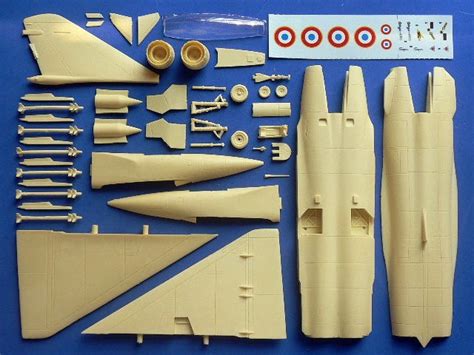 1/72 scale Dassault Super Mirage 4000 multi-roles scaled-up fighter of ...