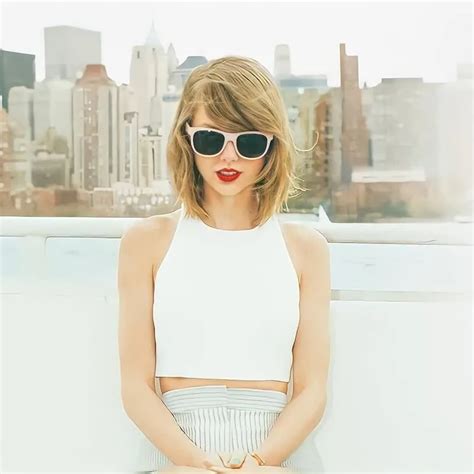 Taylor Swift's Most Iconic Outfits From Her Original '1989' Era — Femestella | Taylor swift ...