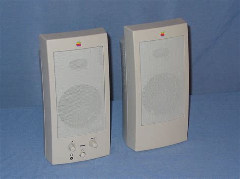AppleDesign Powered Speakers - computers.popcorn.cx