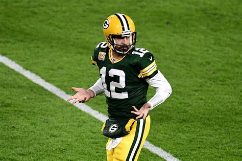 NFL: Aaron Rodgers hilariously celebrates touchdown alone vs. Falcons