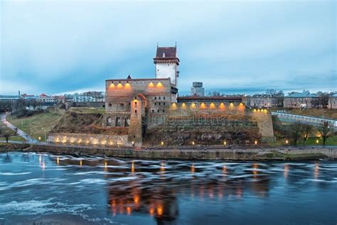 Narva L'Estonia Hermann Castle Fotografia Stock Editoriale - Immagine di gennaio, editoriale ...