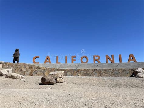 Welcome To California, Border Sign and Statue Stock Photo - Image of ...