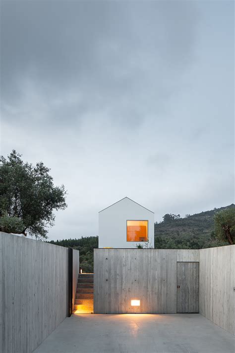 Gallery of Fonte Boa House / João Mendes Ribeiro - 33