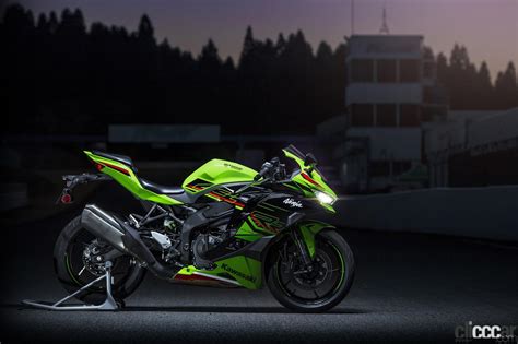 カワサキの4気筒400ccスポーツバイク「ZX-4R」シリーズは112万2000円から【バイクのコラム】 | clicccar.com