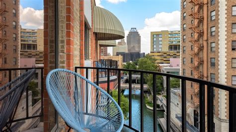 Double Queen with Balcony in San Antonio - Riverwalk Plaza Hotel