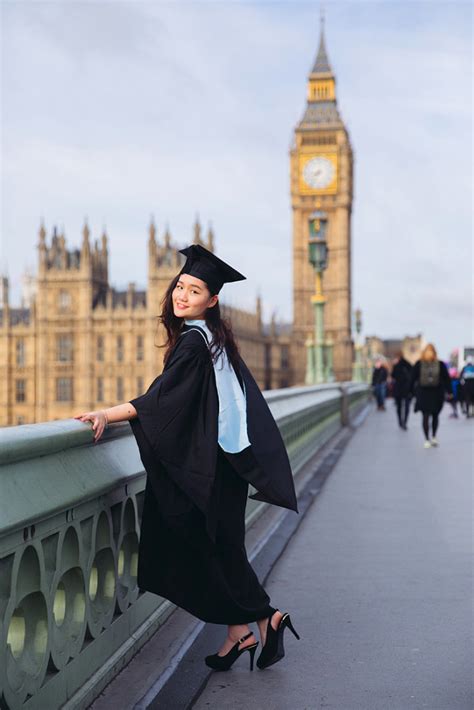 Graduation photo shoot in Westminster, London - Margarita Karenko Photography