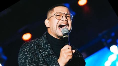 Brazilian gospel singer Pedro Henrique, 30, dies on stage during massive heart attack | Fox News