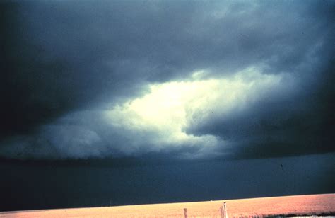 File:Severe thunderstorm - NOAA.jpg - Wikipedia, the free encyclopedia