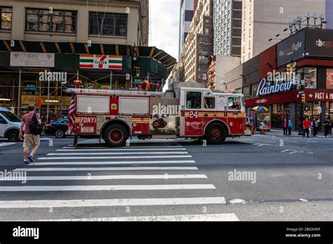 Ladder truck fdny fire department hi-res stock photography and images ...