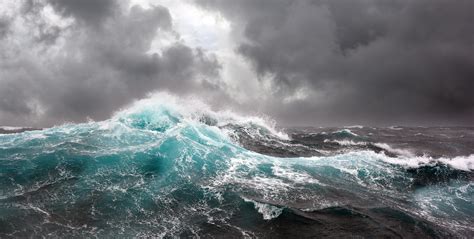 Sea wave during storm in north part of Atlantic ocean | TradeWpower AS