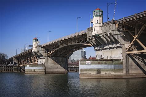 File:Portland, OR — Burnside Bridge.jpg - Wikimedia Commons