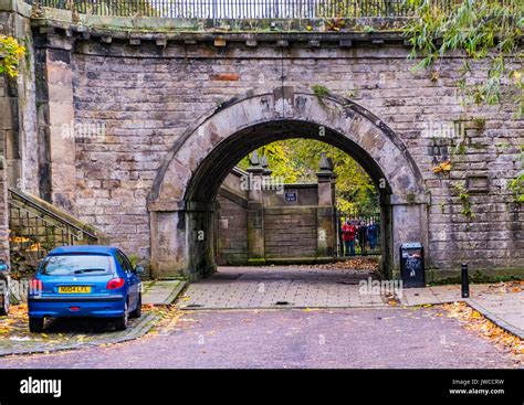 dean village bridge Stock Photo - Alamy