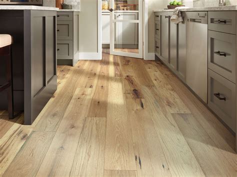 Best Flooring With Natural Hickory Cabinets - Home Alqu