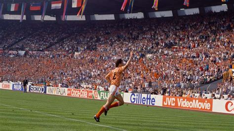 Euro Nostalgie - 1988 : Van Basten, un but pour l’éternité | Goal.com