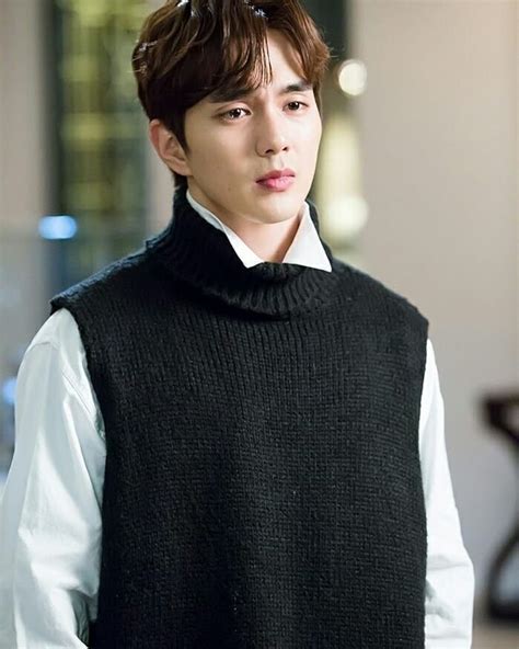 Essa roupa dele no Dorama é muito Marcante!!! Im Not Robot, Yo Seung Ho, Romance Comedy ...