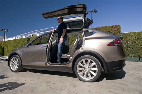 Tesla Model X Falcon Doors Garage