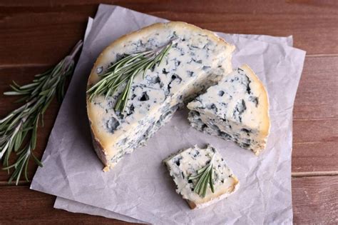 Blue Cheese: Health Benefits And Risks - HealthifyMe