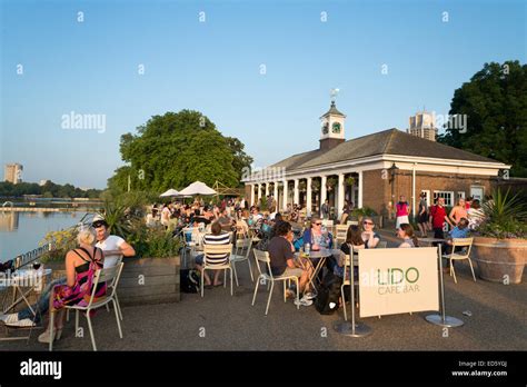 Lido Cafe Bar beside the Serpentine in Hyde Park, London, England, UK ...