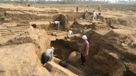 Russian archaeologists excavate ‘White Walls’ of ancient Egyptian capital Memphis — RT News