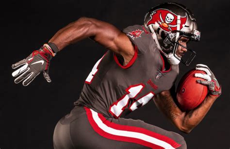 Tampa Bay Buccaneers Unveil New Uniforms – SportsLogos.Net News