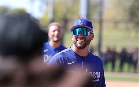 David Peralta eyes World Series ring with rival Los Angeles Dodgers