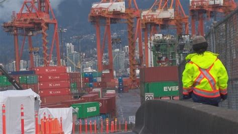 Truckers reject Vancouver port deal: strike to begin Monday | CBC News