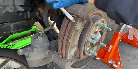 VIDEO: Installing A New Brake Pad