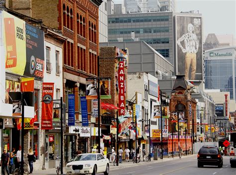 File:Looking south down Yonge Street Toronto 2010.jpg - Wikimedia Commons