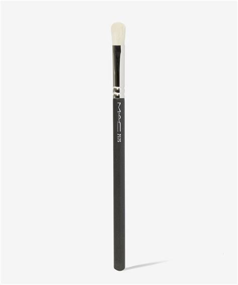 MAC Cosmetics 217S Blending Brush at BEAUTY BAY