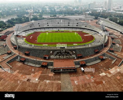 Estadio de futbol universitario hi-res stock photography and images - Alamy