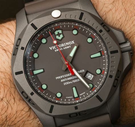 Victorinox Swiss Army INOX Professional Diver Titanium Watches Hands-On ...