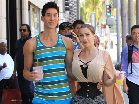 Buzz : Découvrez Justin Jedlica et Pixee Fox, les sosies de Ken et Barbie - Closer