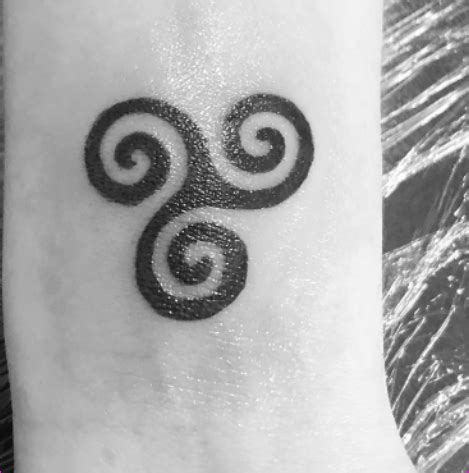 15 Triskele Tattoo Art Designs That Embrace the Power of Celtic ...