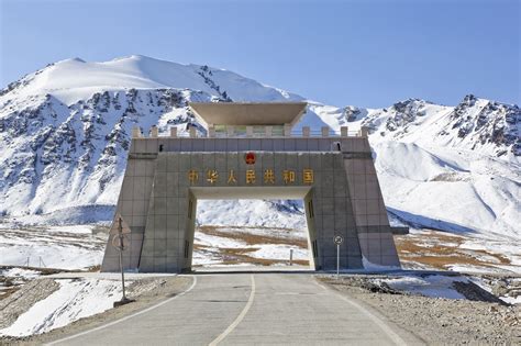 Guide to Traveling to Along the Karakoram Highway in Pakistan and China